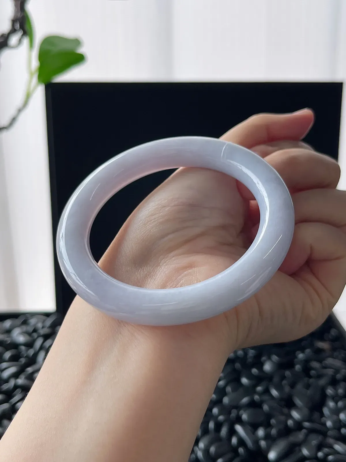 翡翠糯化种淡紫色圆条手镯