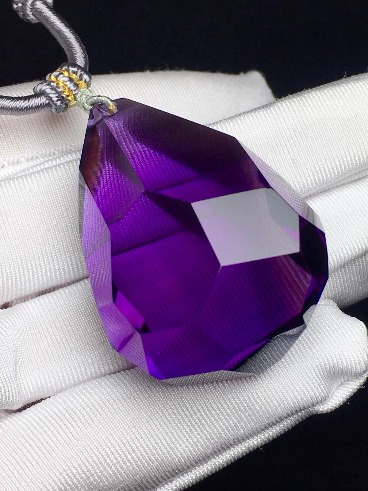 精品天乌然拉圭紫水晶、原石随意形大吊坠️️原原汁味～全净体品质 紫晶彩色梦幻 能量强大 定气