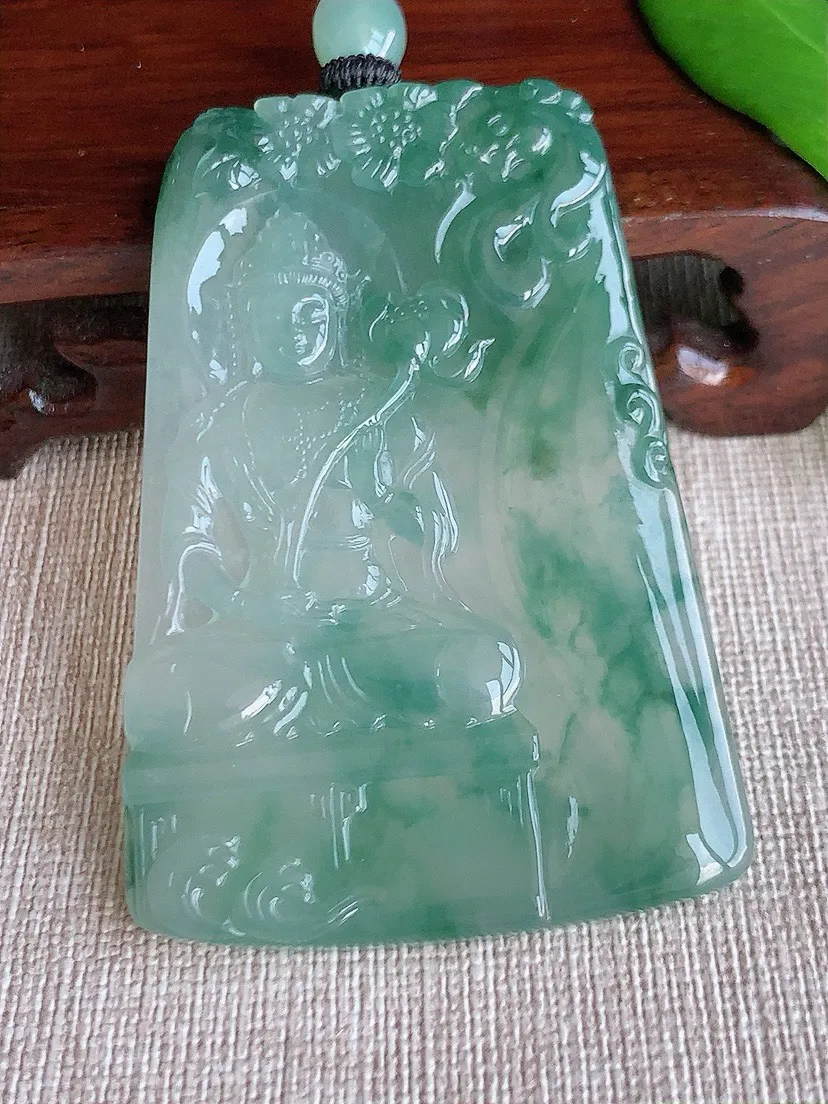 a货翡翠老坑冰种飘花大势至菩萨吊坠 尺寸65×44×4.8mm 重量39.46g 0708