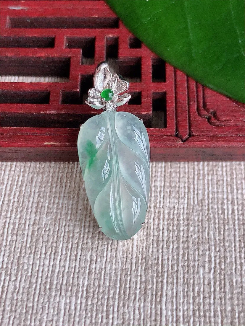 a货翡翠老坑冰种18K金伴钻镶嵌飘花叶子金枝玉叶吊坠 尺寸29.5×20.7×11.6×6mm 重量3.37g 0708