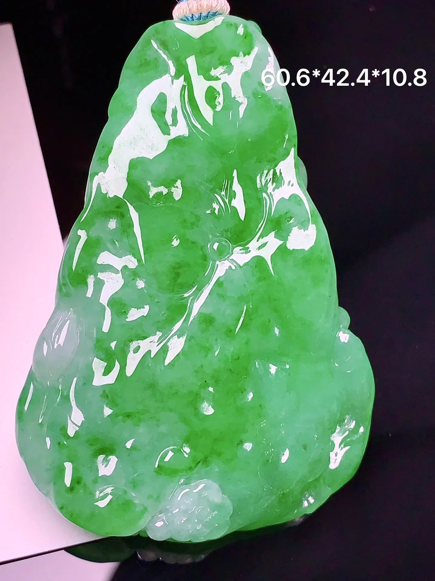 翠绿荷叶吊坠 玉质细腻 色泽艳丽 整体尺寸60.6*42.4*10.8