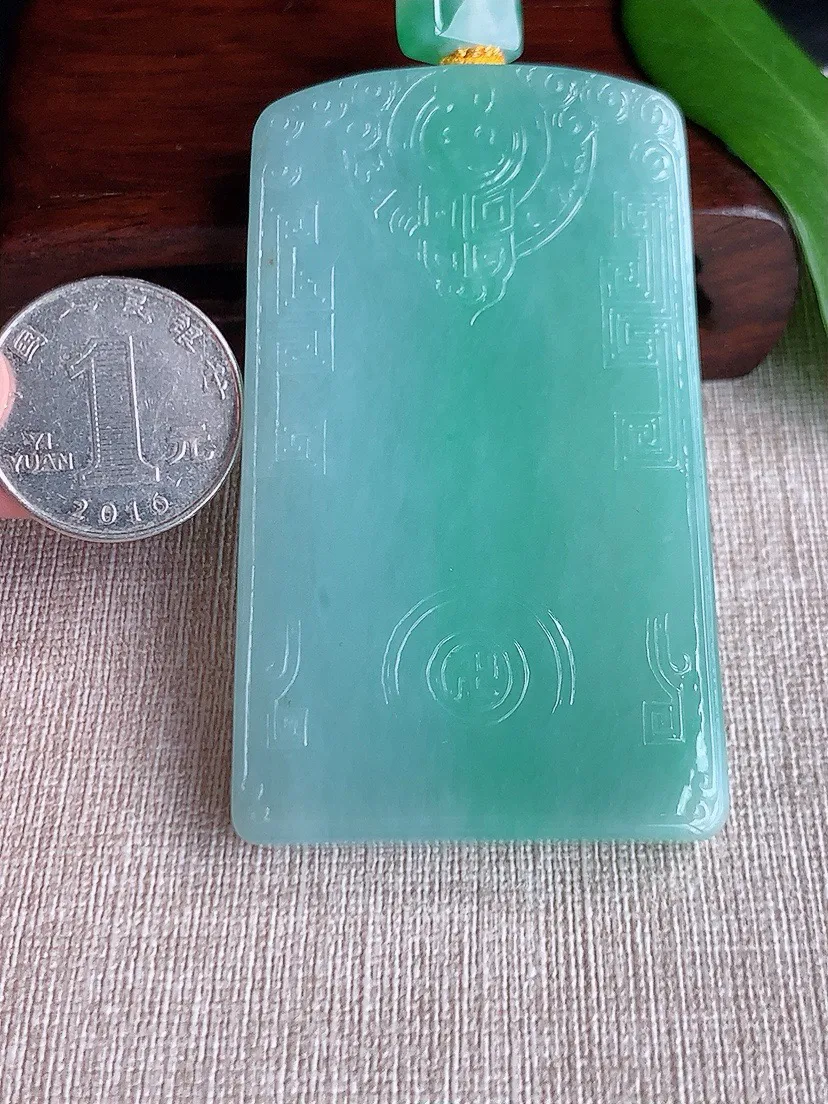 a货翡翠老坑冰种飘绿仿古无事牌吊坠 尺寸74×43.4×9.6mm 重量101.83g 0708
