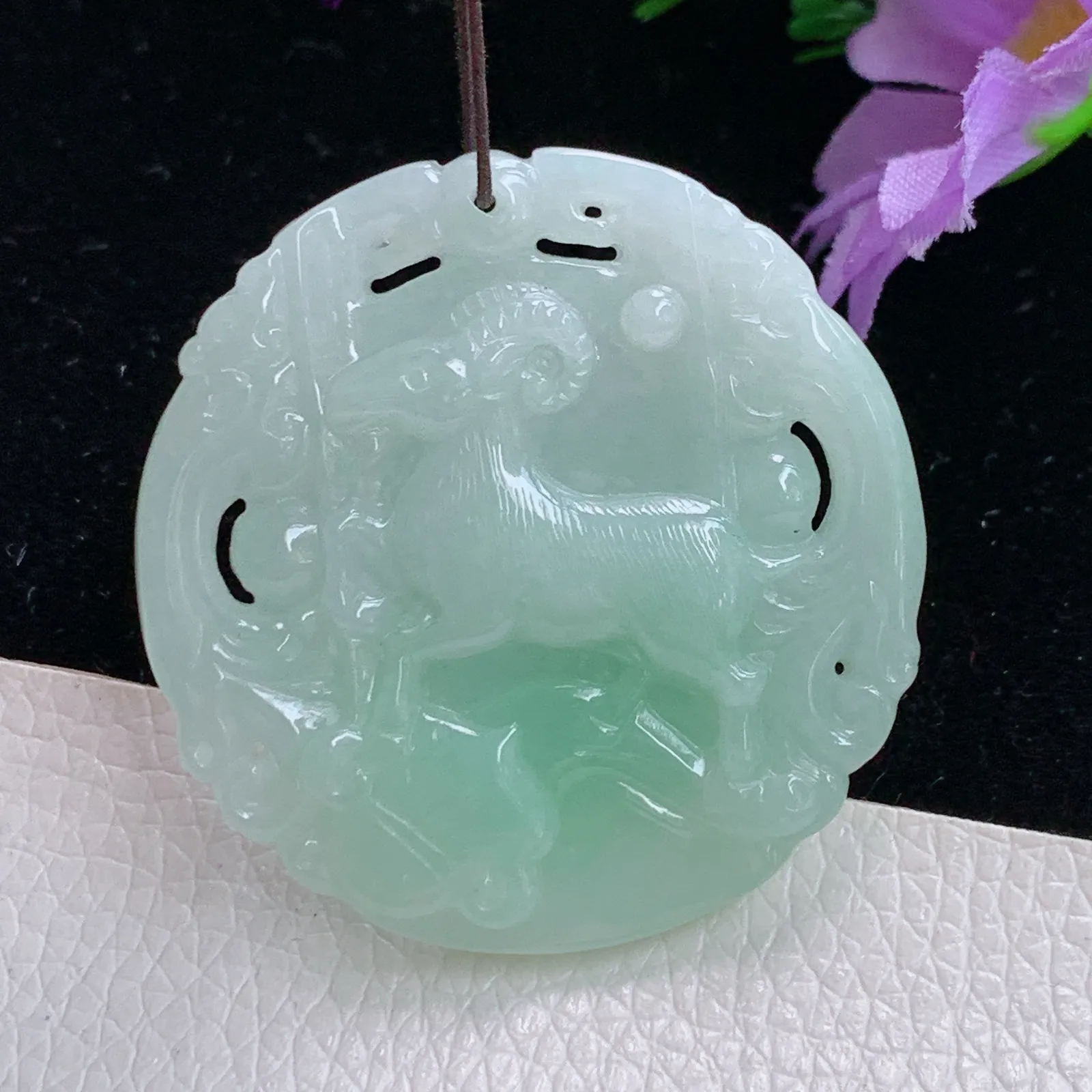 yn实拍39*5老坑精雕冰胶清爽生肖羊 洋洋得意玉吊坠 玉挂件