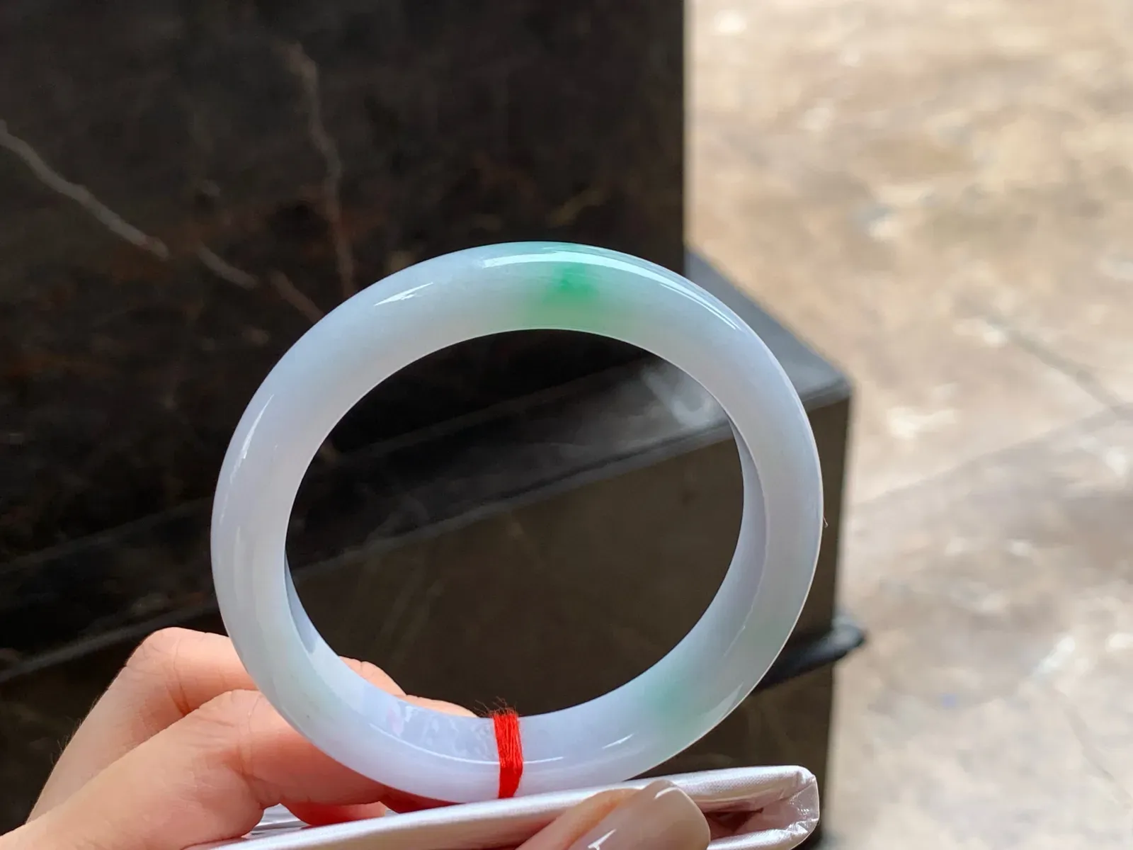 飘色手镯
细腻清爽 56.3/11.4/8.3mm