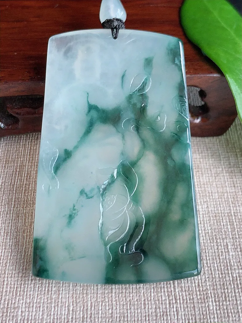 a货翡翠老坑冰种飘花大势至菩萨吊坠 尺寸66.5×40.6×5.2mm 重量39.88g 0708