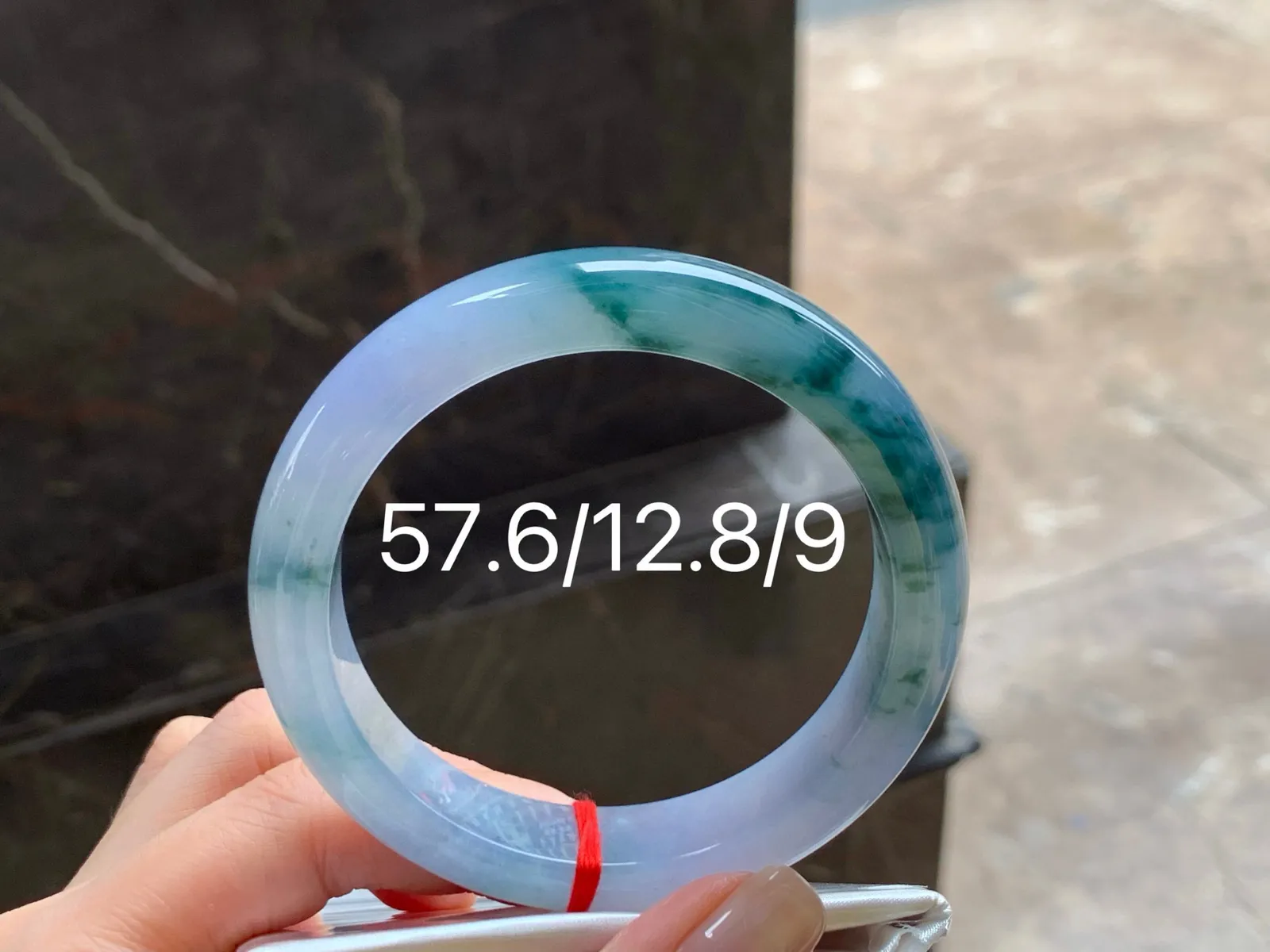 紫春飘花手镯
细腻57.6/12.8/9mm