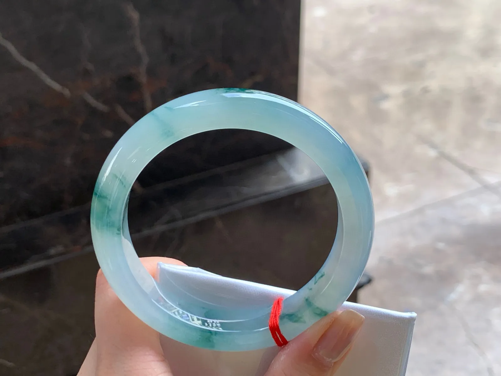 冰飘花手镯
水润57.5/12.5/9mm