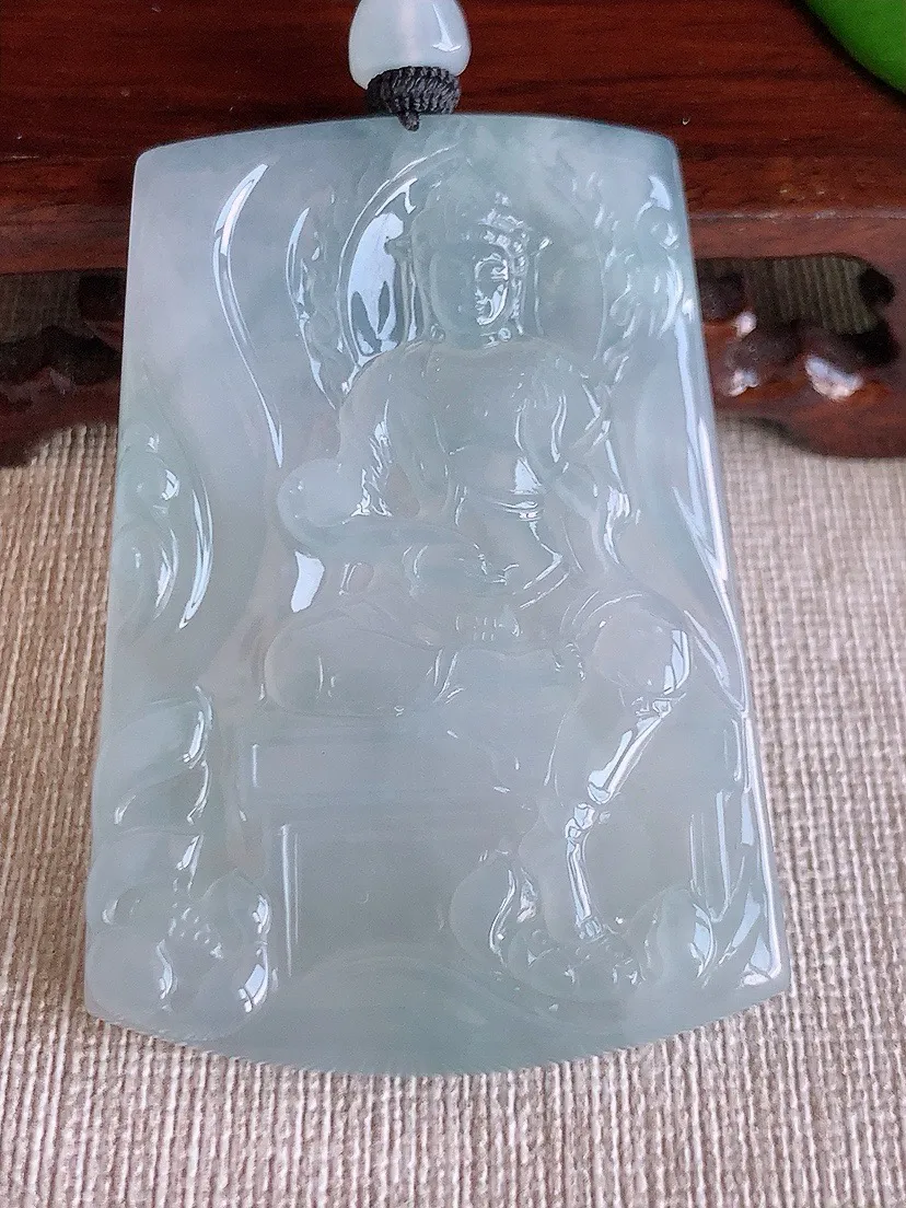 a货翡翠老坑冰种自在观音吊坠 尺寸61.3×42×6mm 重量41.87g 0708