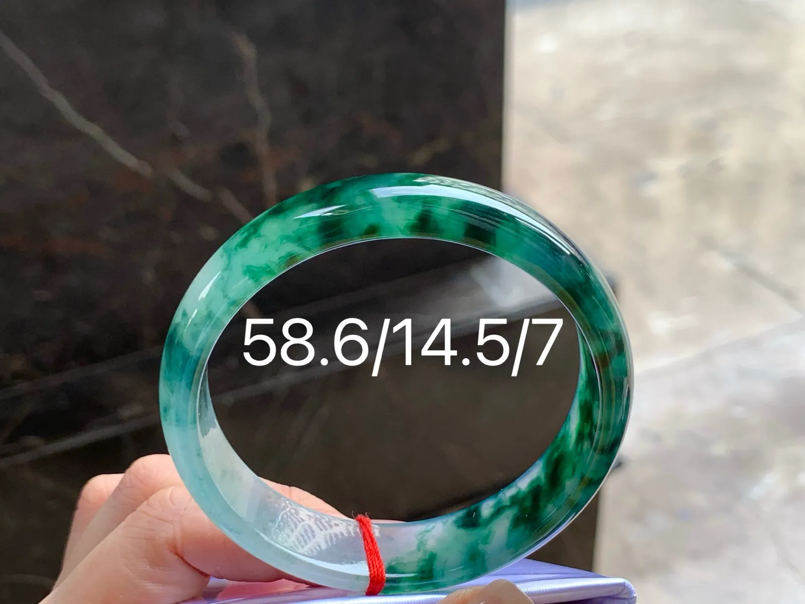 冰种飘花手镯
种好58.6/14.5/7mm