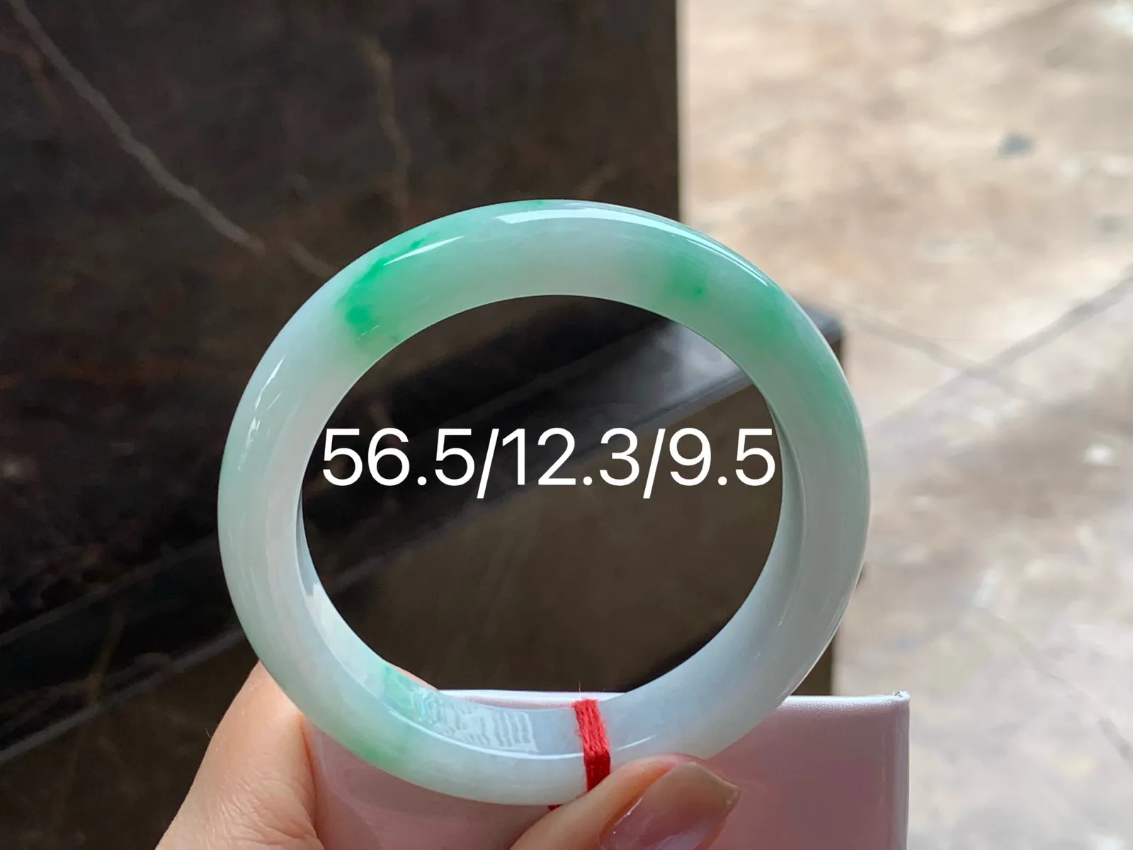 带色手镯
细腻清爽 56.5/12.3/9.5mm