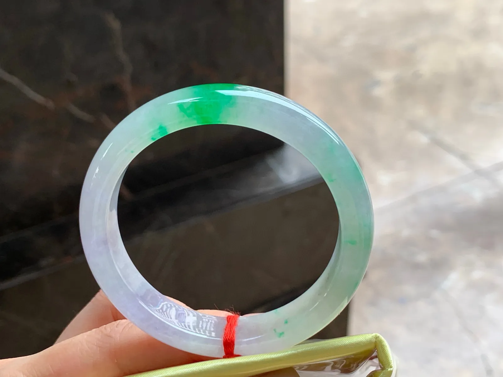 冰春彩手镯
颜色漂亮 52.8/11.7/8mm