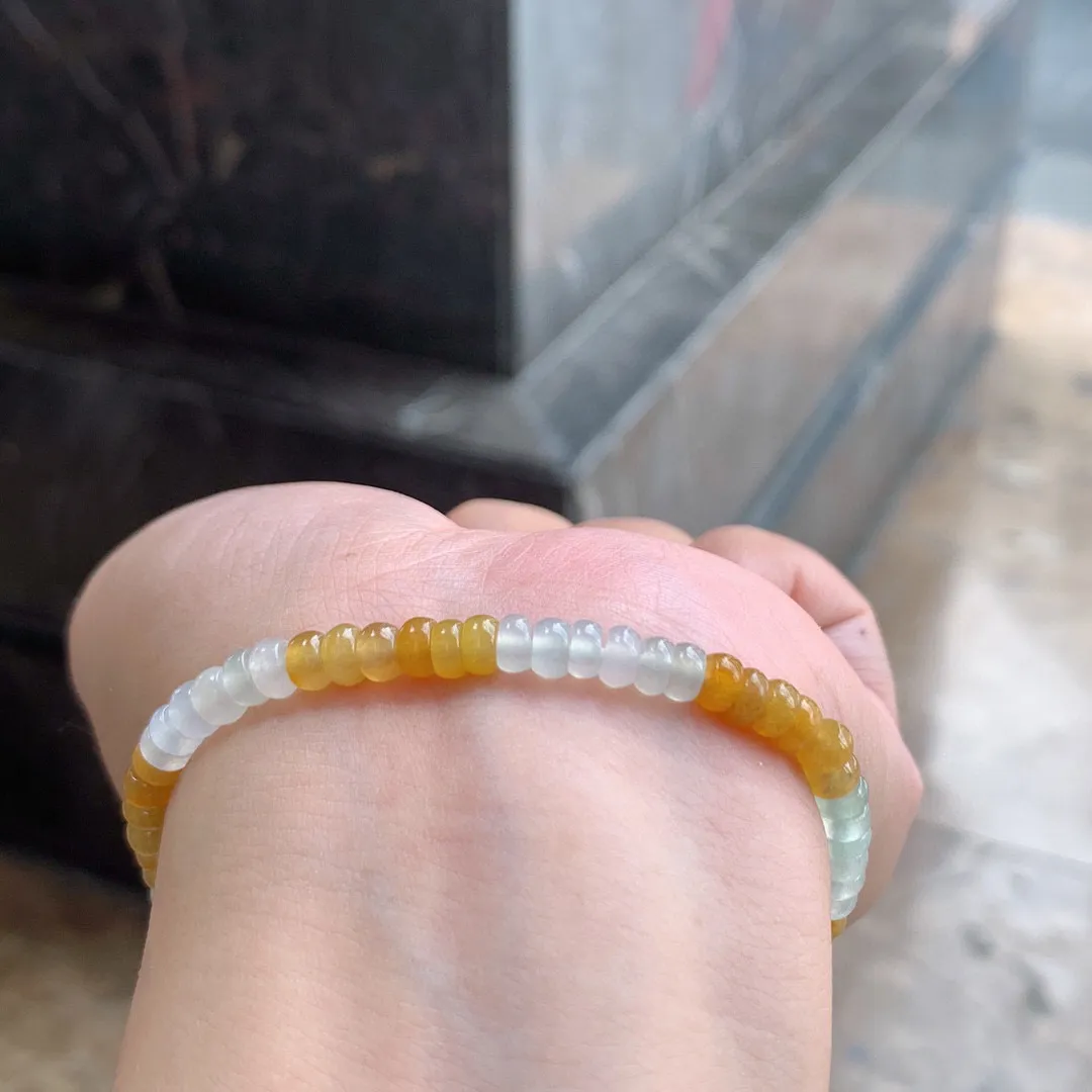 拼色算盘珠手串
黄+白

尺寸5