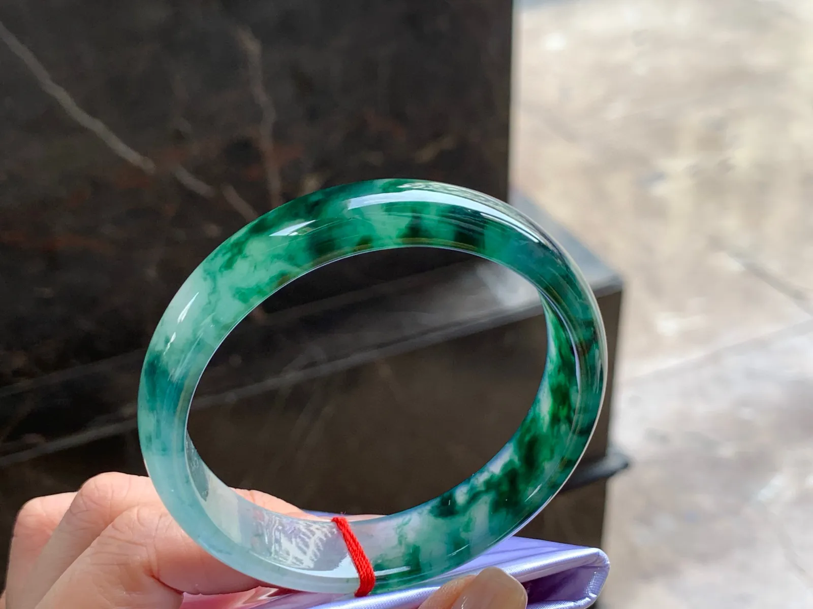 冰种飘花手镯
种好58.6/14.5/7mm
