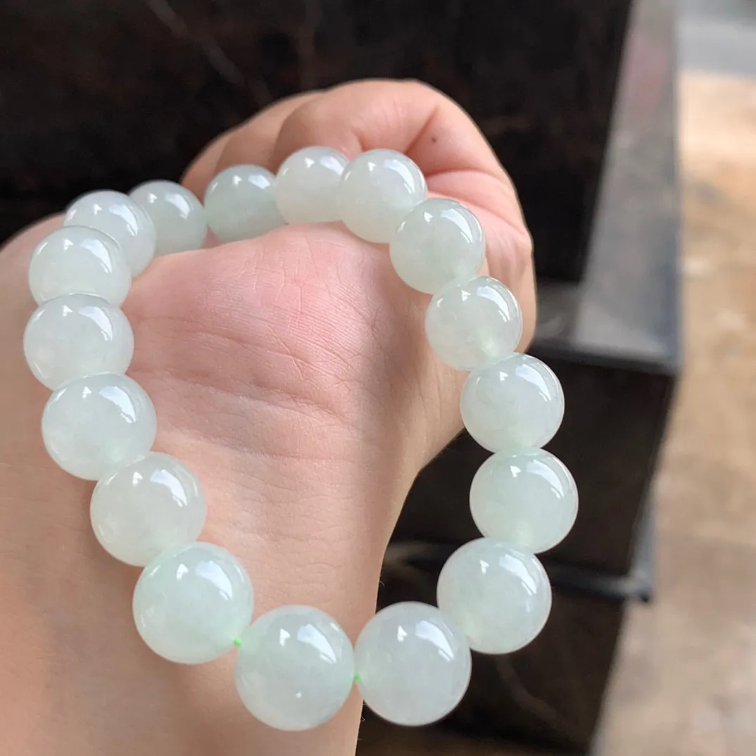 白冰翡翠手串

尺寸12