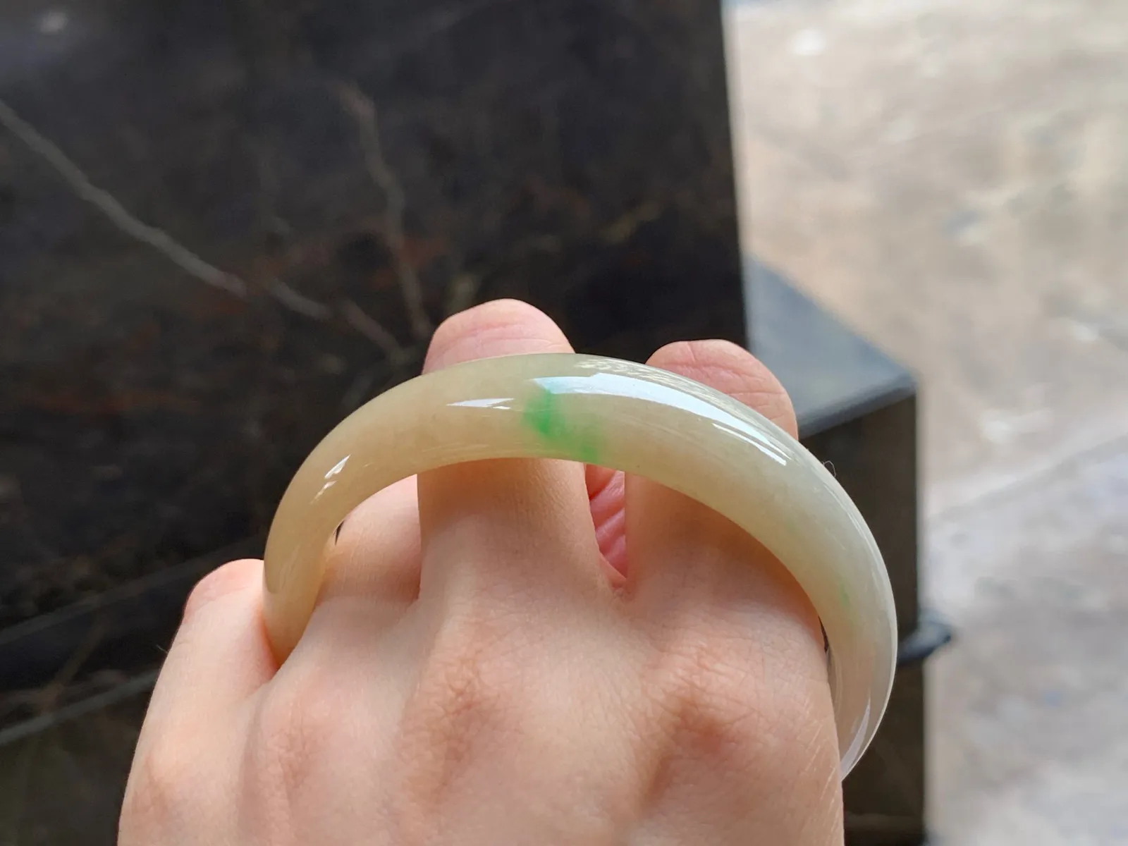 黄加绿手镯
独特58.3/15/7mm