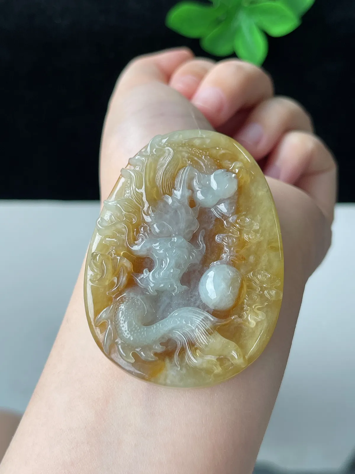 翡翠糯化种黄色龙牌