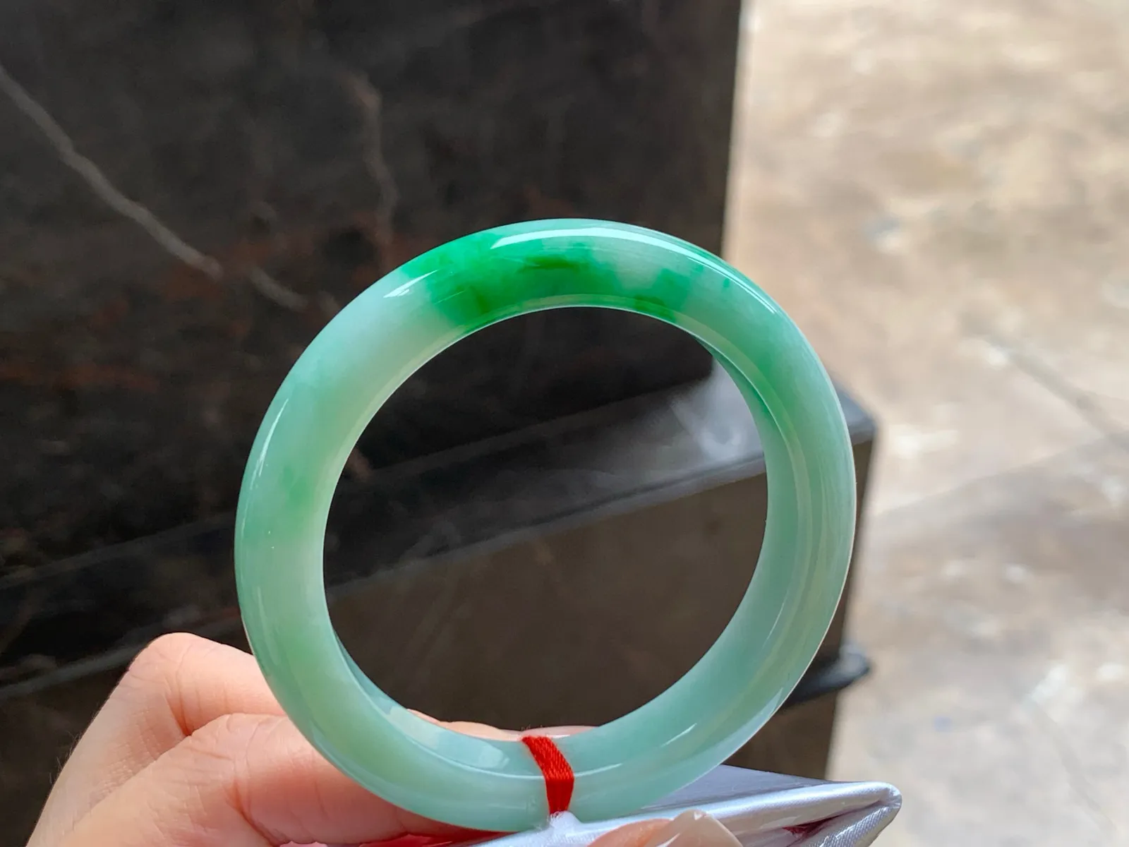 带色手镯
细腻清爽 51/9.9/8.2mm