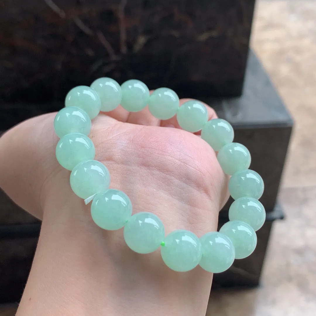 晴绿色翡翠手串

尺寸12