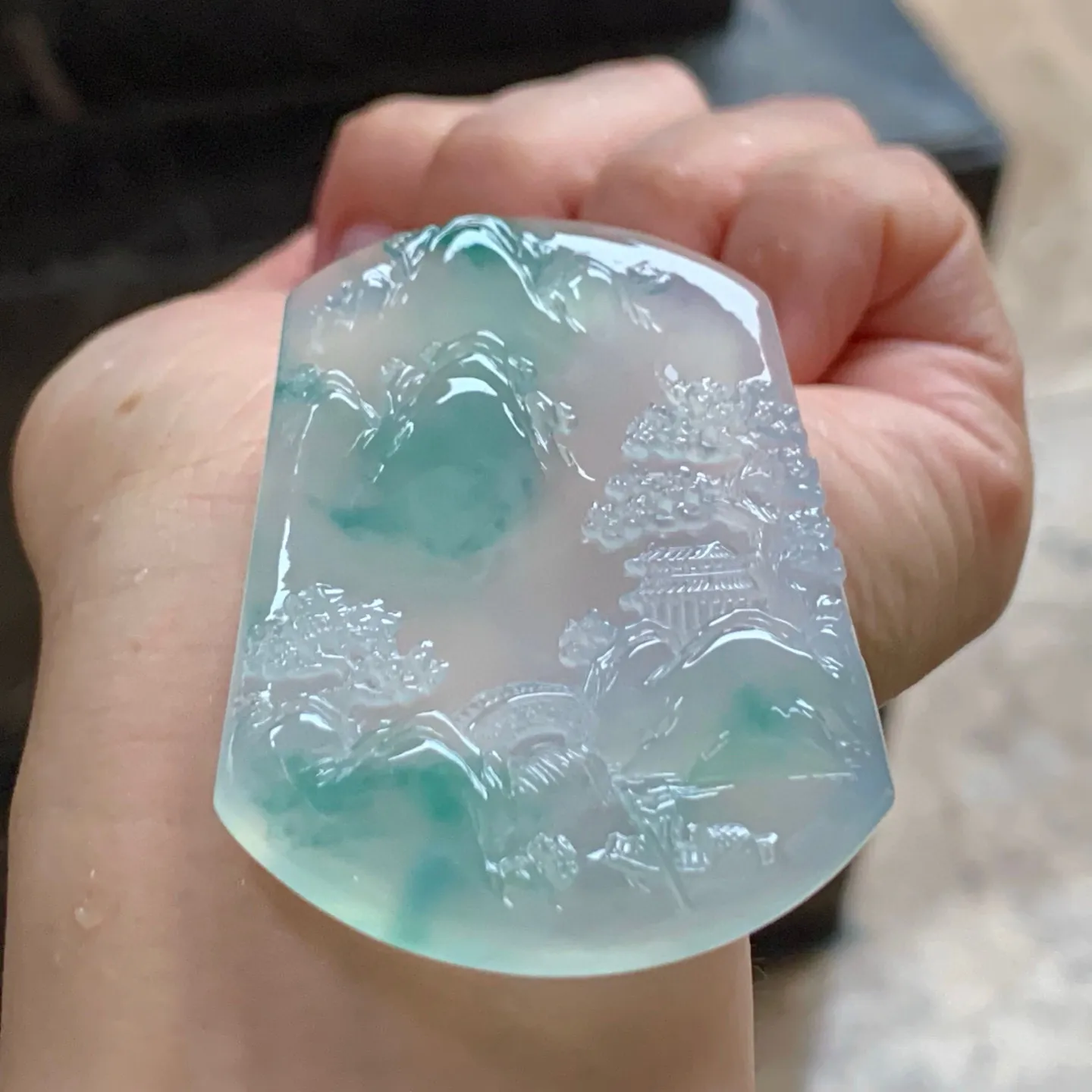 冰种飘花山水牌
种好水足 清爽