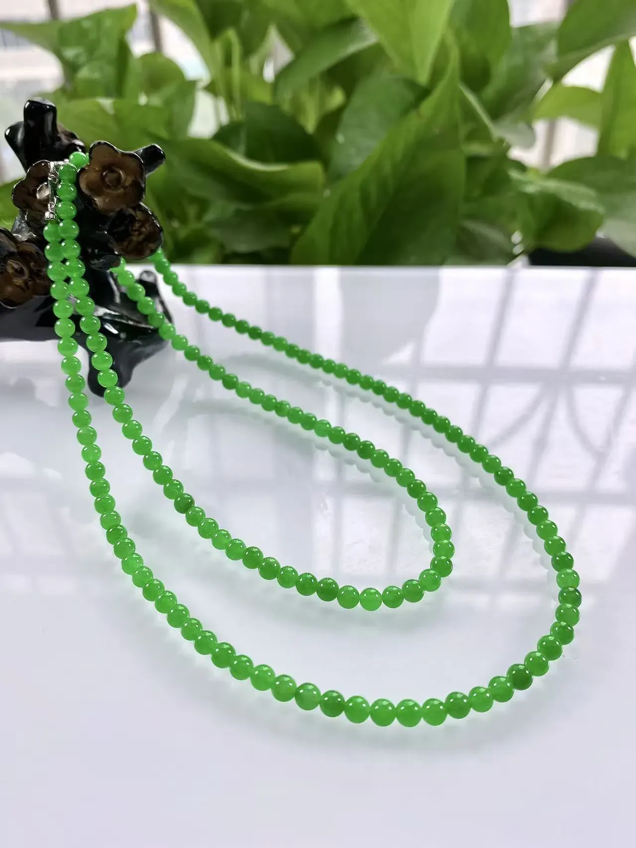 收藏传承级别，缅甸天然翡翠A货，卡4高冰起胶满绿浓正阳绿圆珠项链手链，尺寸：4mm/158颗，长度630mm，重量：17.90g，18K金扣头镶嵌。