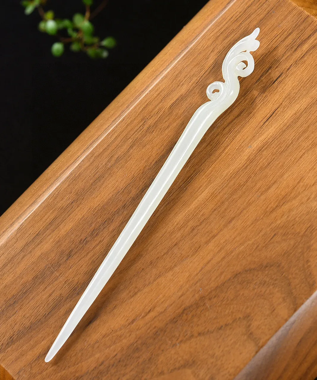 天然和田玉.发簪.玉质细腻油润.纯手工打磨.设计独特.风格古朴.品质保证全国复检.尺寸160/13.6/7.1重14.29克.