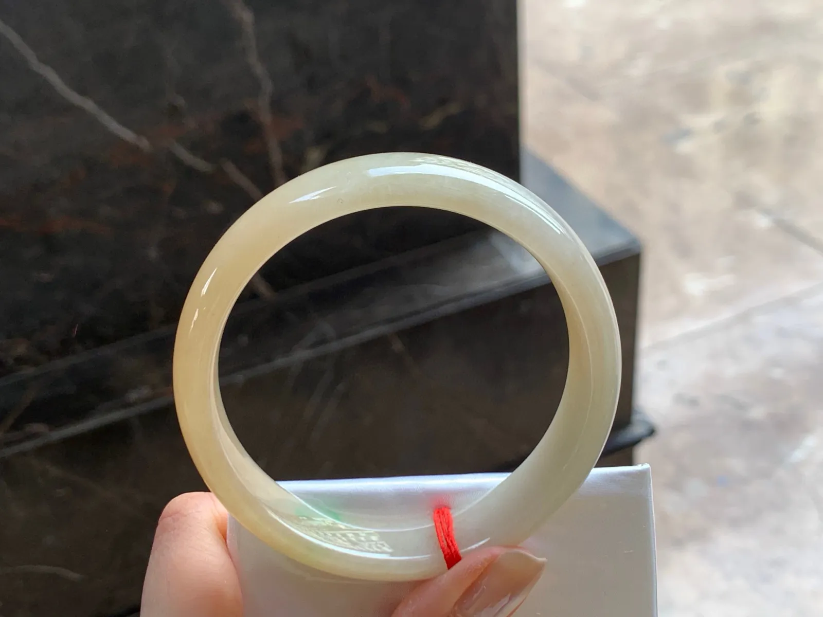 黄加绿手镯
独特58.3/15/7mm