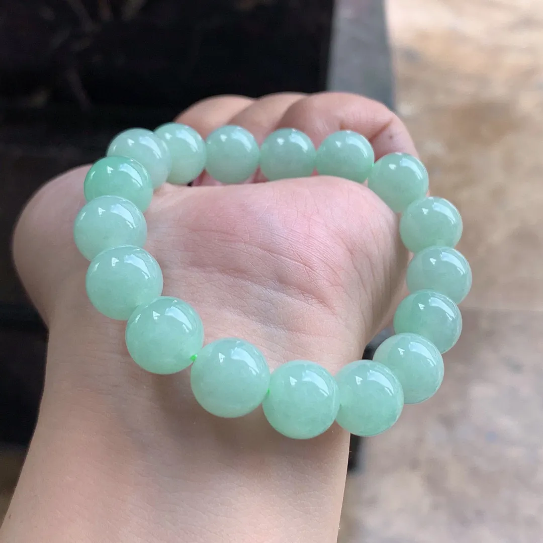 带底色翡翠手串

尺寸12