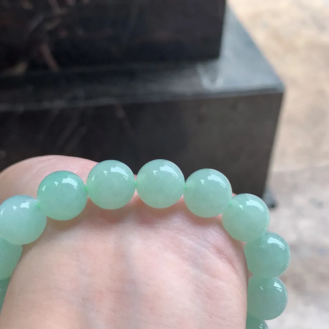晴绿色翡翠手串

尺寸12