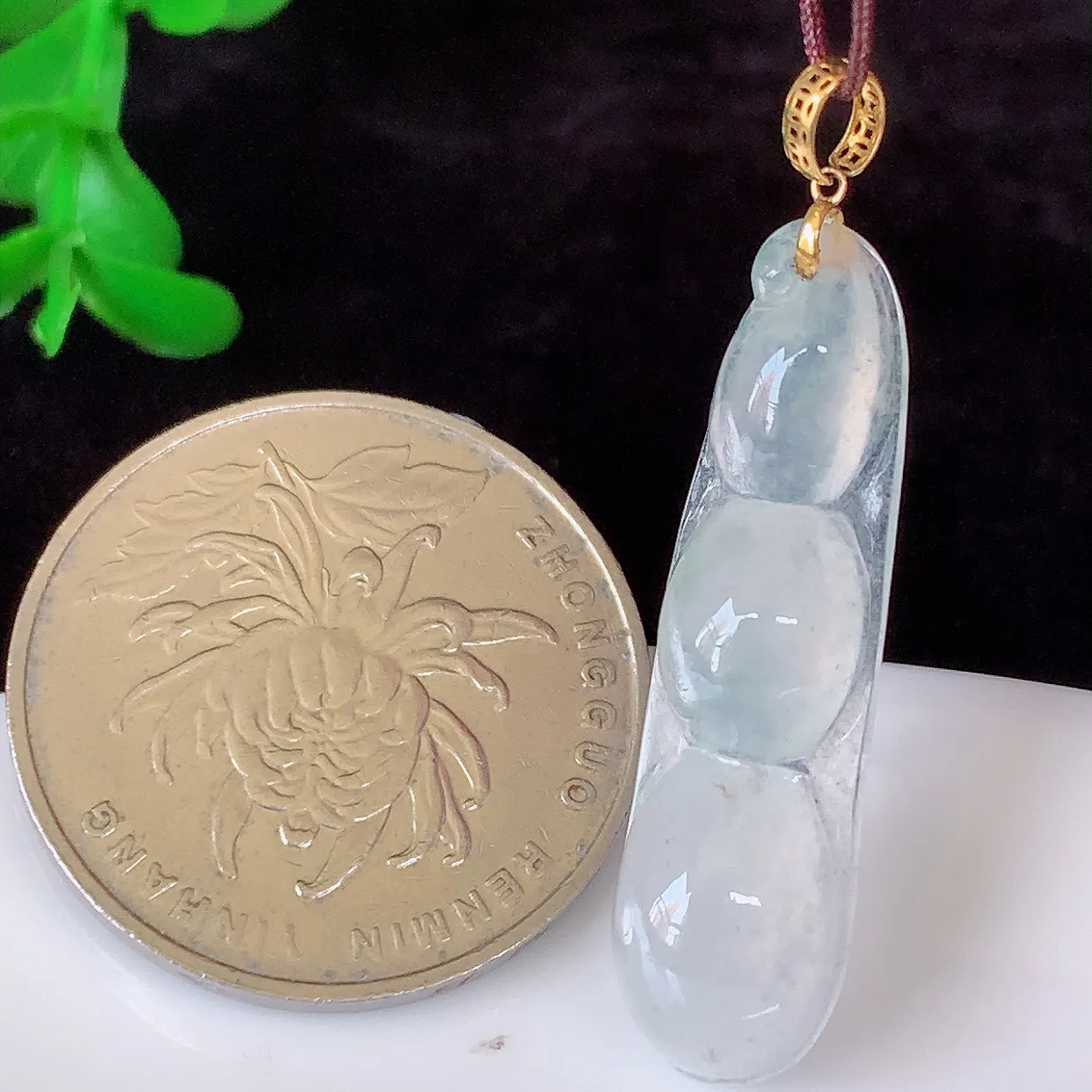 18K金镶嵌冰种四季豆吊坠，平安豆福豆翡翠玉坠，冰润通透，豆粒饱满，寓意：豆蔻年华！#1.8