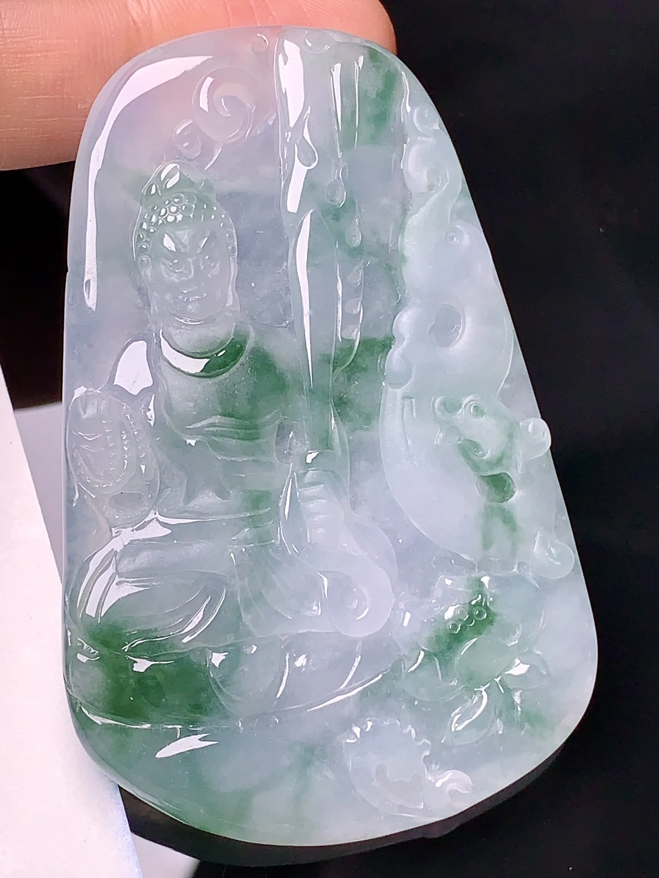 飘绿不动冥王吊坠 玉质细腻 水润亮眼 整体尺寸62.5*41*4.8