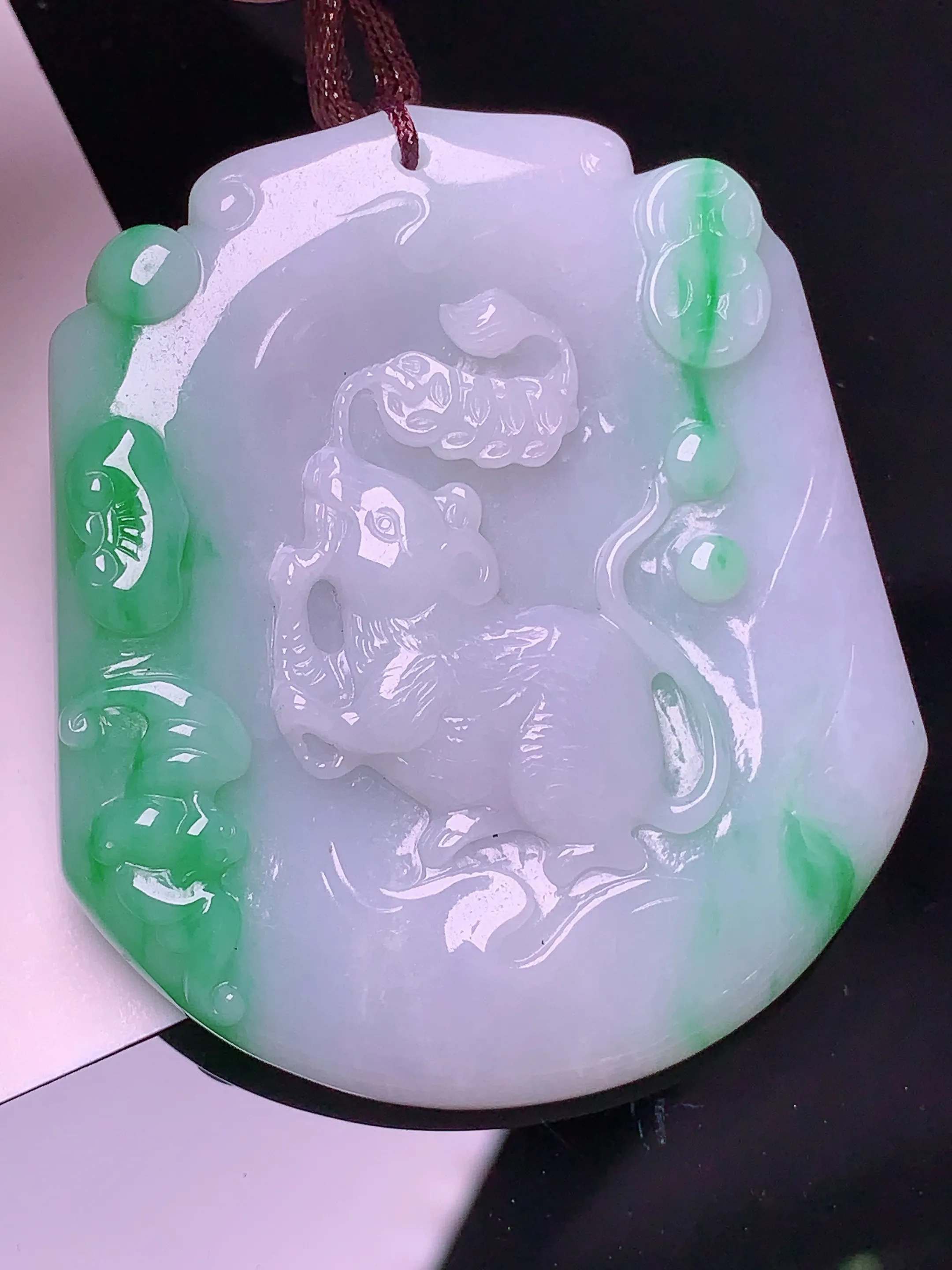 飘绿生肖鼠吊坠 玉质细腻 水润亮眼 整体尺寸52.5*45.6*5.3