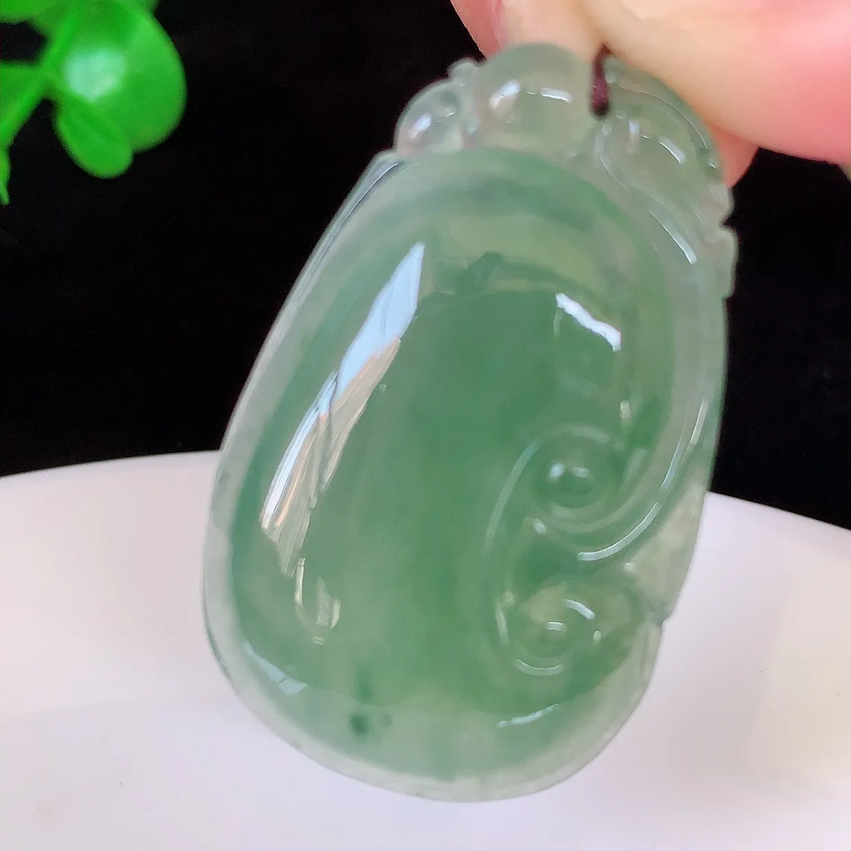 自然光实拍，冰种满绿如意翡翠吊坠，上身效果非常美，饱满大气，工艺美，万事如意，如意一生，#01.8