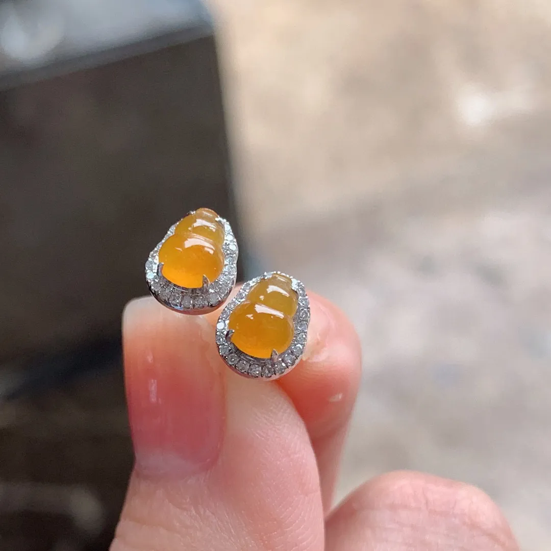 18k金镶钻·鸡油黄葫芦耳钉