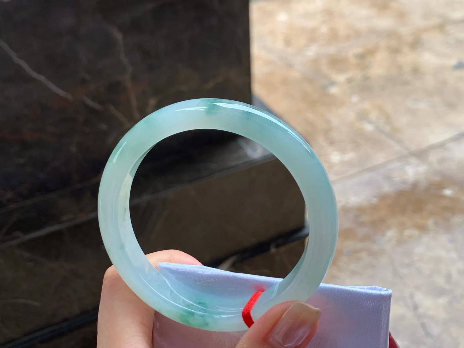 飘花手镯
水润清爽 58/11.3/8mm