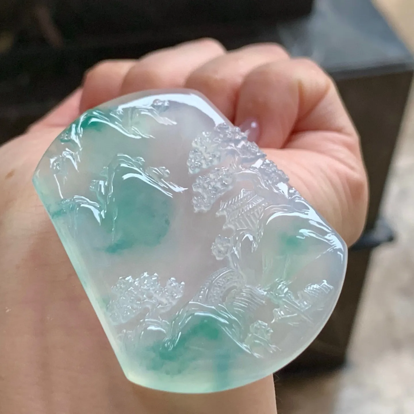 冰种飘花山水牌
种好水足 清爽