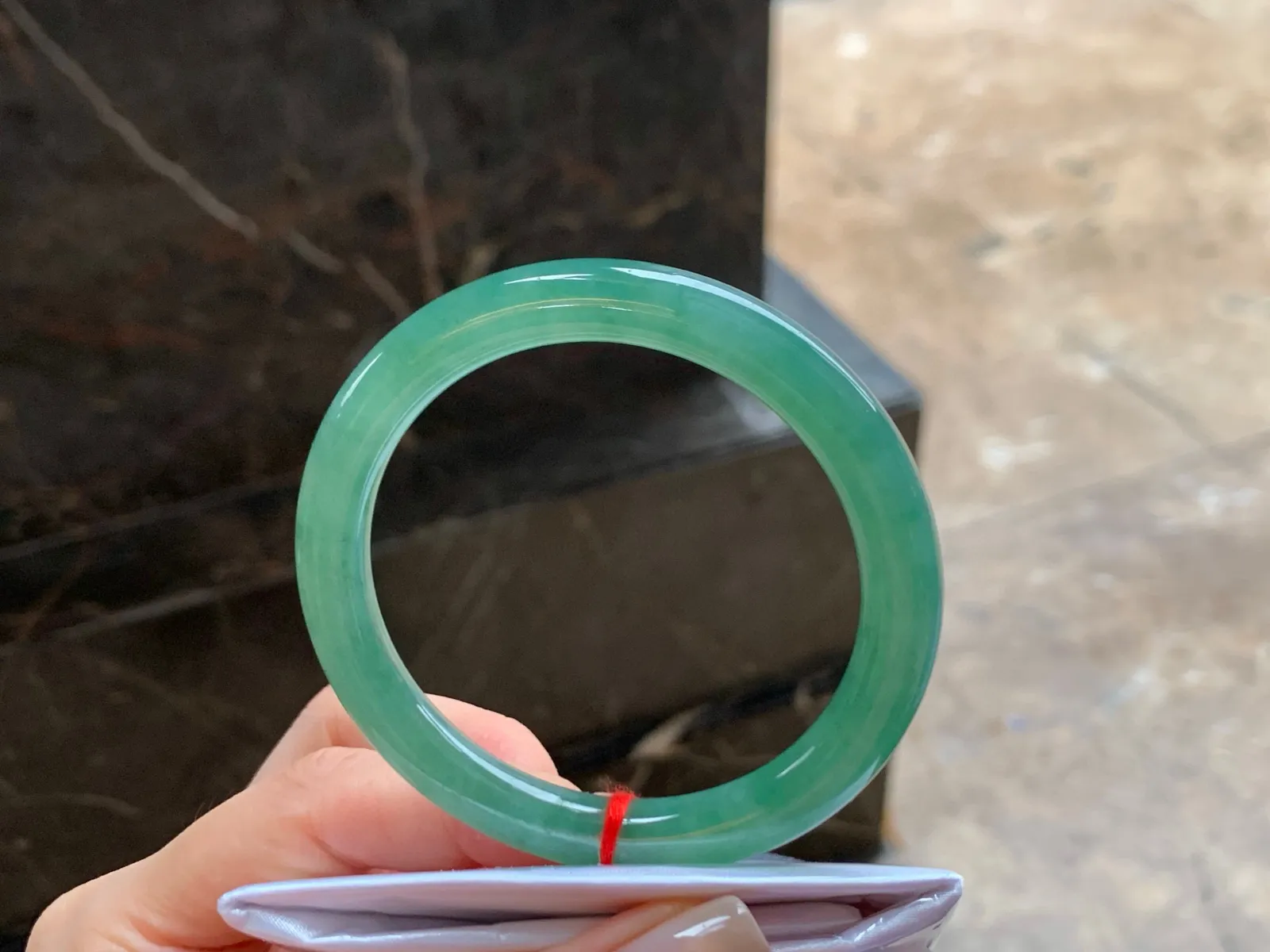 冰细圆条手镯
底色漂亮 52.6/7.4/8mm
