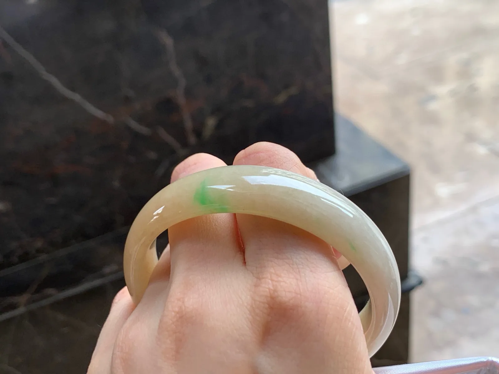 黄加绿手镯
独特58.3/15/7mm
