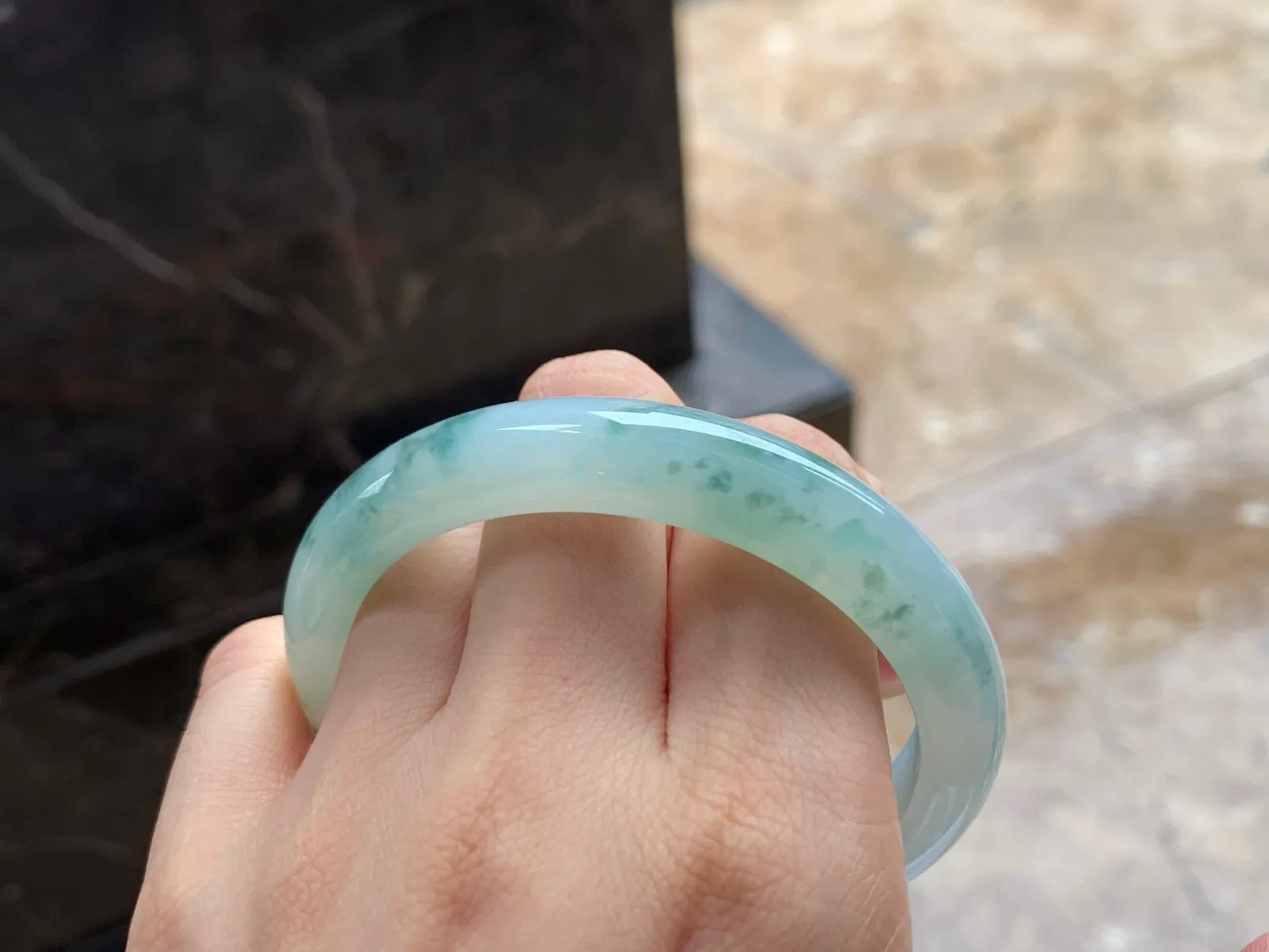 飘花手镯
水润清爽 58/11.3/8mm