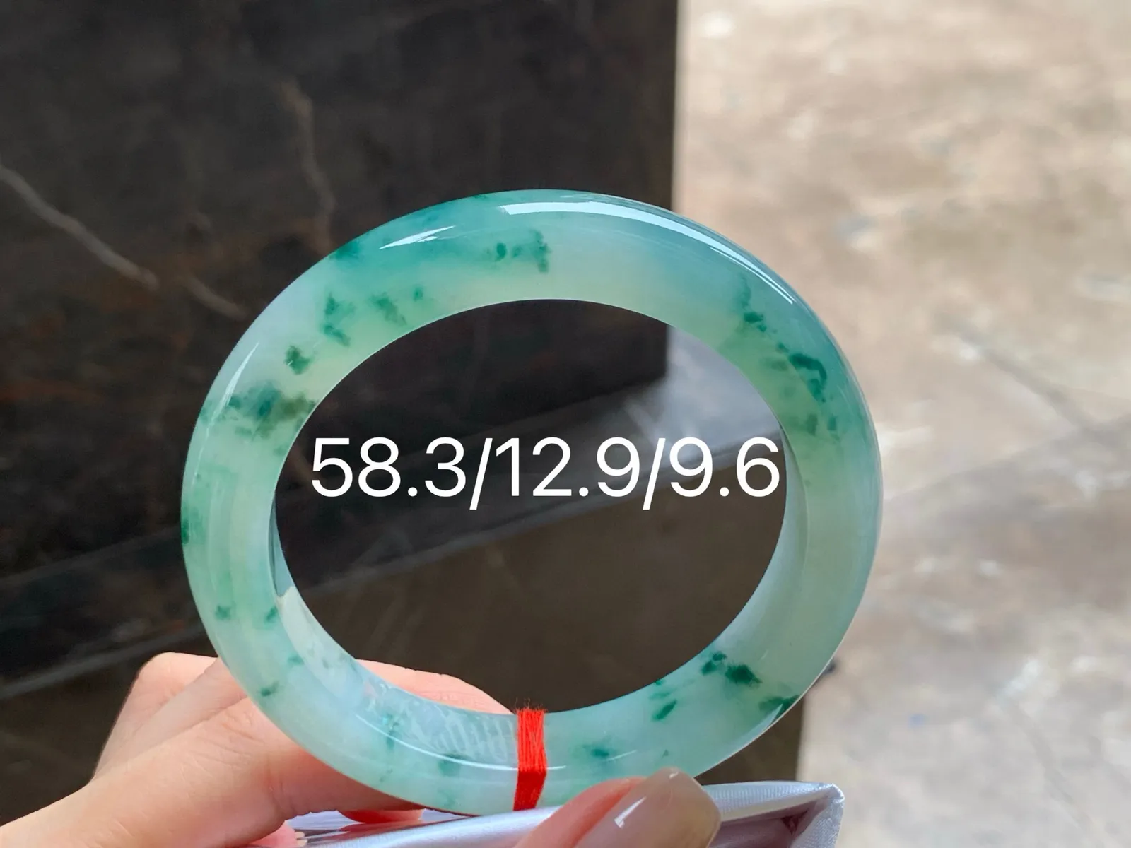 冰飘花手镯
水润58.3/12.9/9.6mm