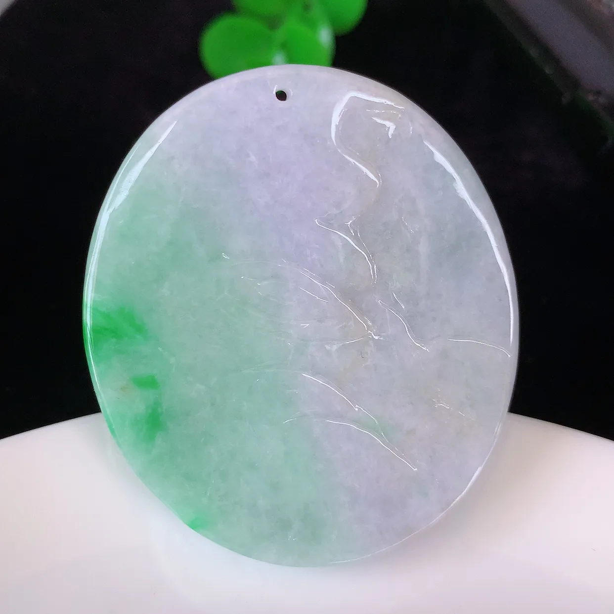 自然光实拍，冰润飘阳绿翡翠生肖虎牌吊坠，种老水足，雕工精湛 ，寓意美好，佩戴时尚出众！#05.8