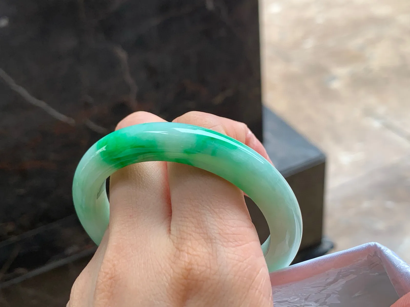 带色手镯
细腻清爽 51/9.9/8.2mm