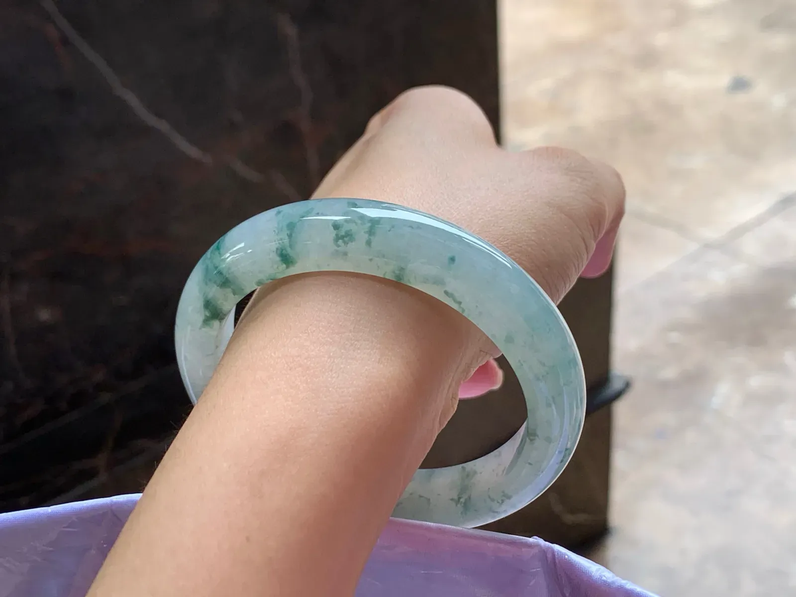 冰飘花手镯
水润清爽 57/12.5/9.5mm