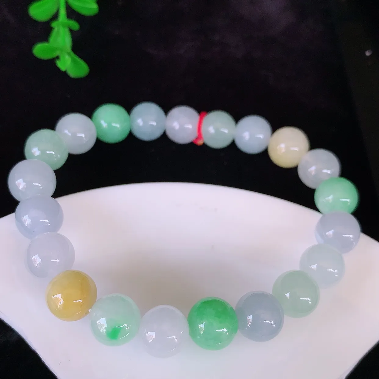 自然光实拍，冰润多彩圆珠翡翠手链手串，水润秀气，料子细腻，清爽，高档大气，自戴送礼佳品！#46.8取一尺寸9.2mm