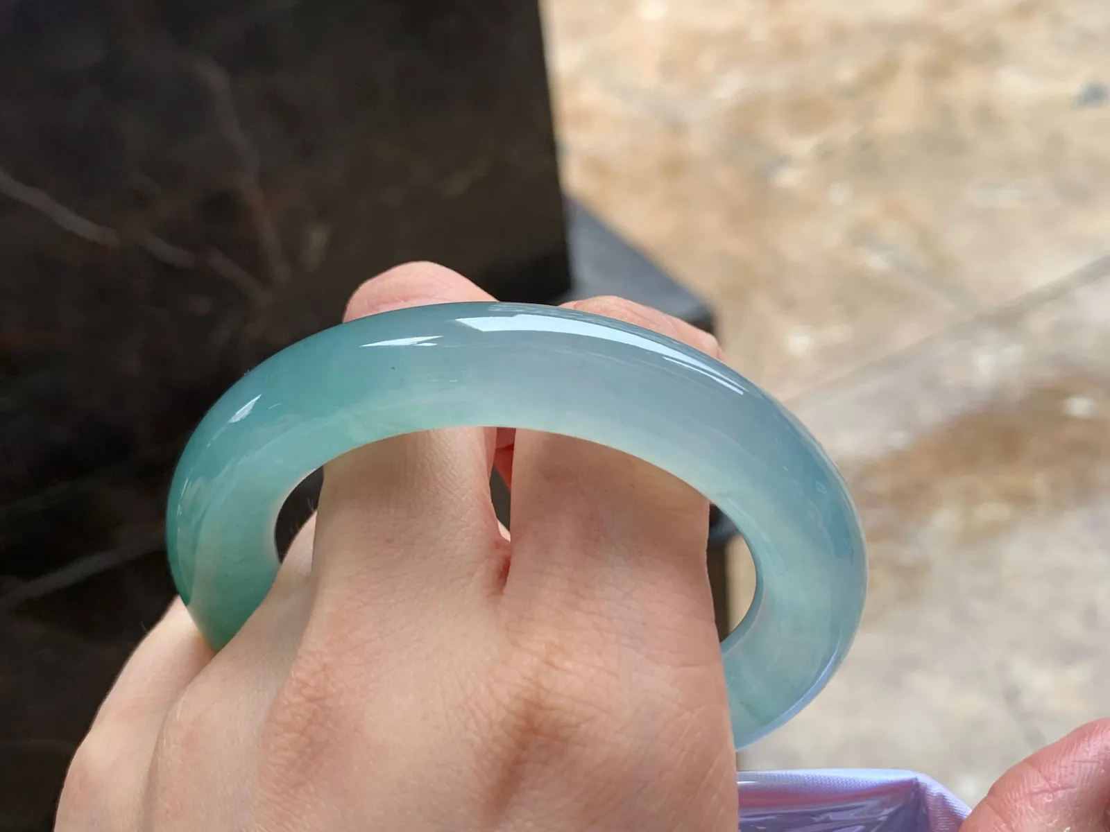 冰种蓝晴福镯
种老54.2/11.8mm