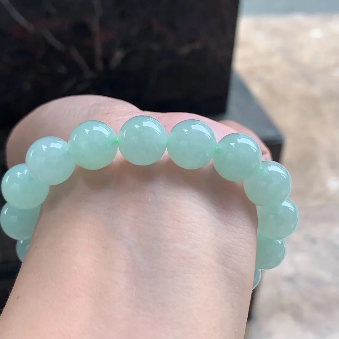 带底色翡翠手串

尺寸12