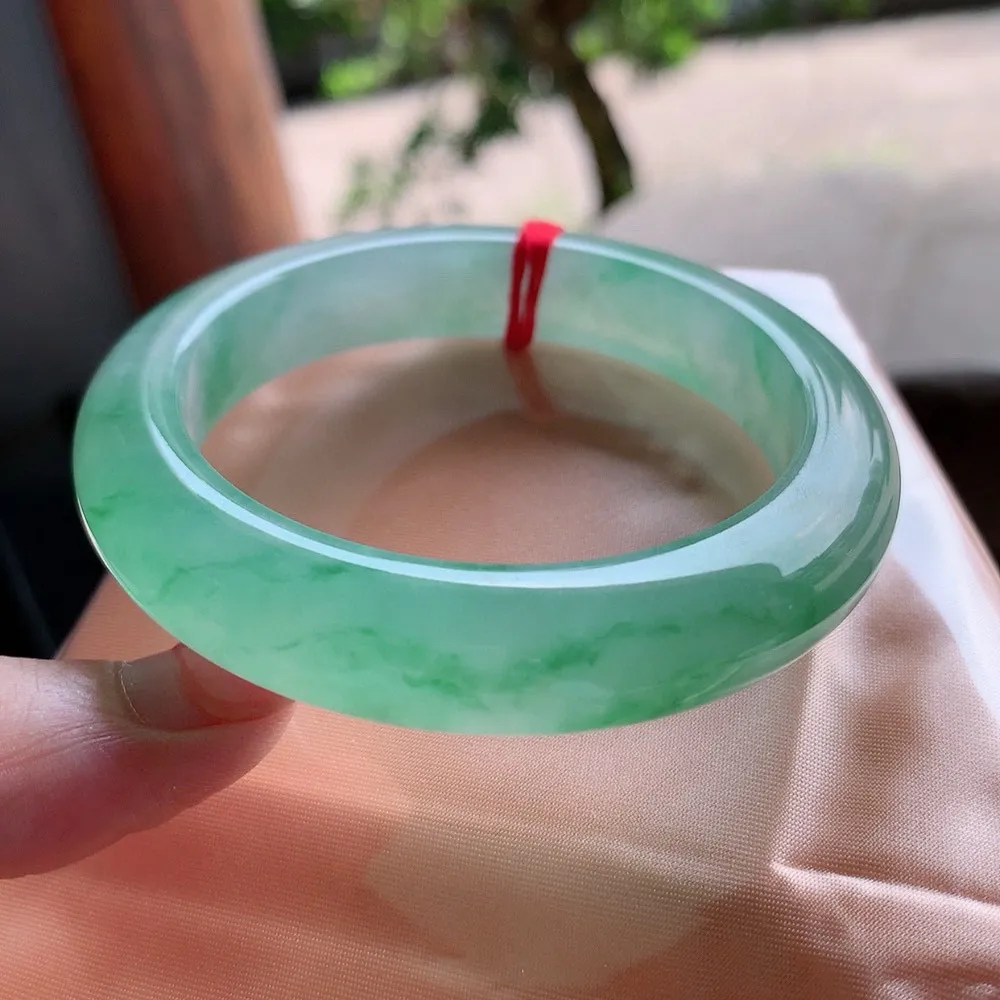 正圈冰玻阳绿 无瑕 尺寸:56.4/12.3/9.7 种色俱佳🥰🥰