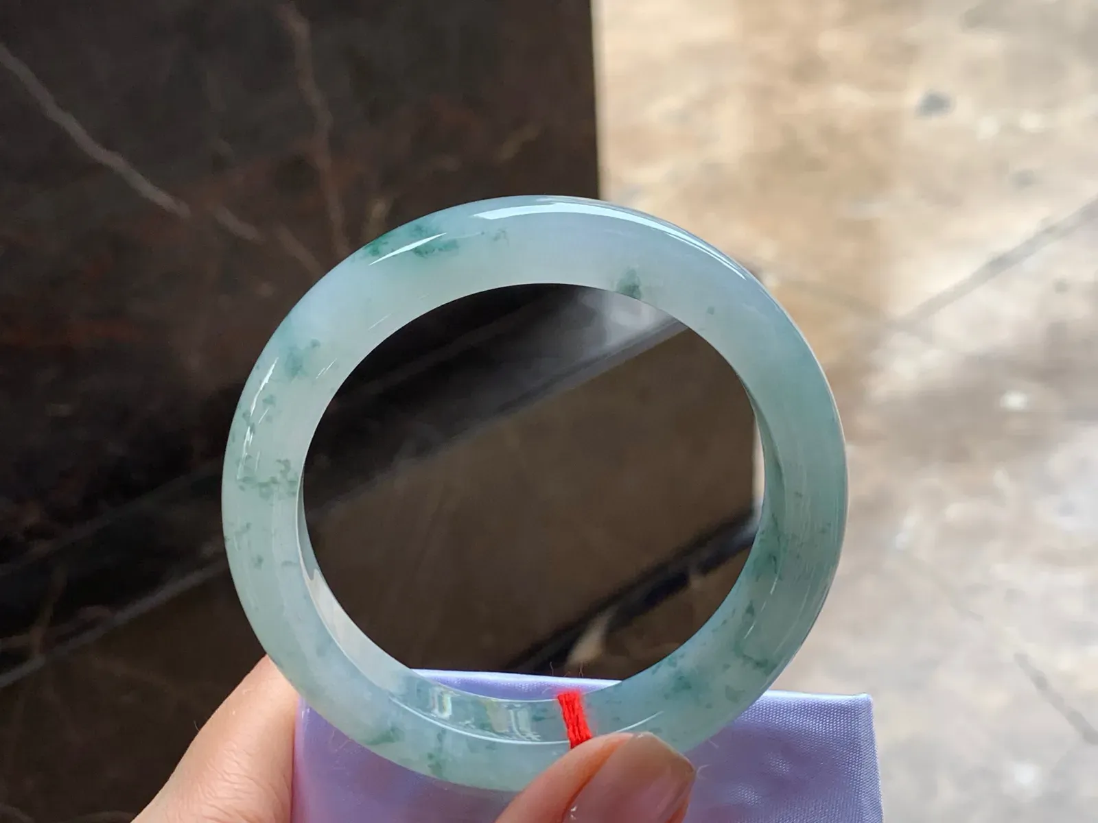 冰飘花手镯
水润清爽 57/12.5/9.5mm
