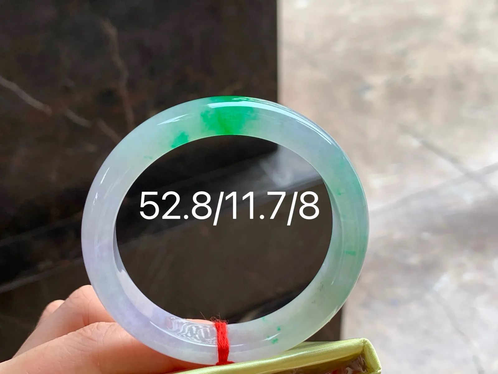 冰春彩手镯
颜色漂亮 52.8/11.7/8mm