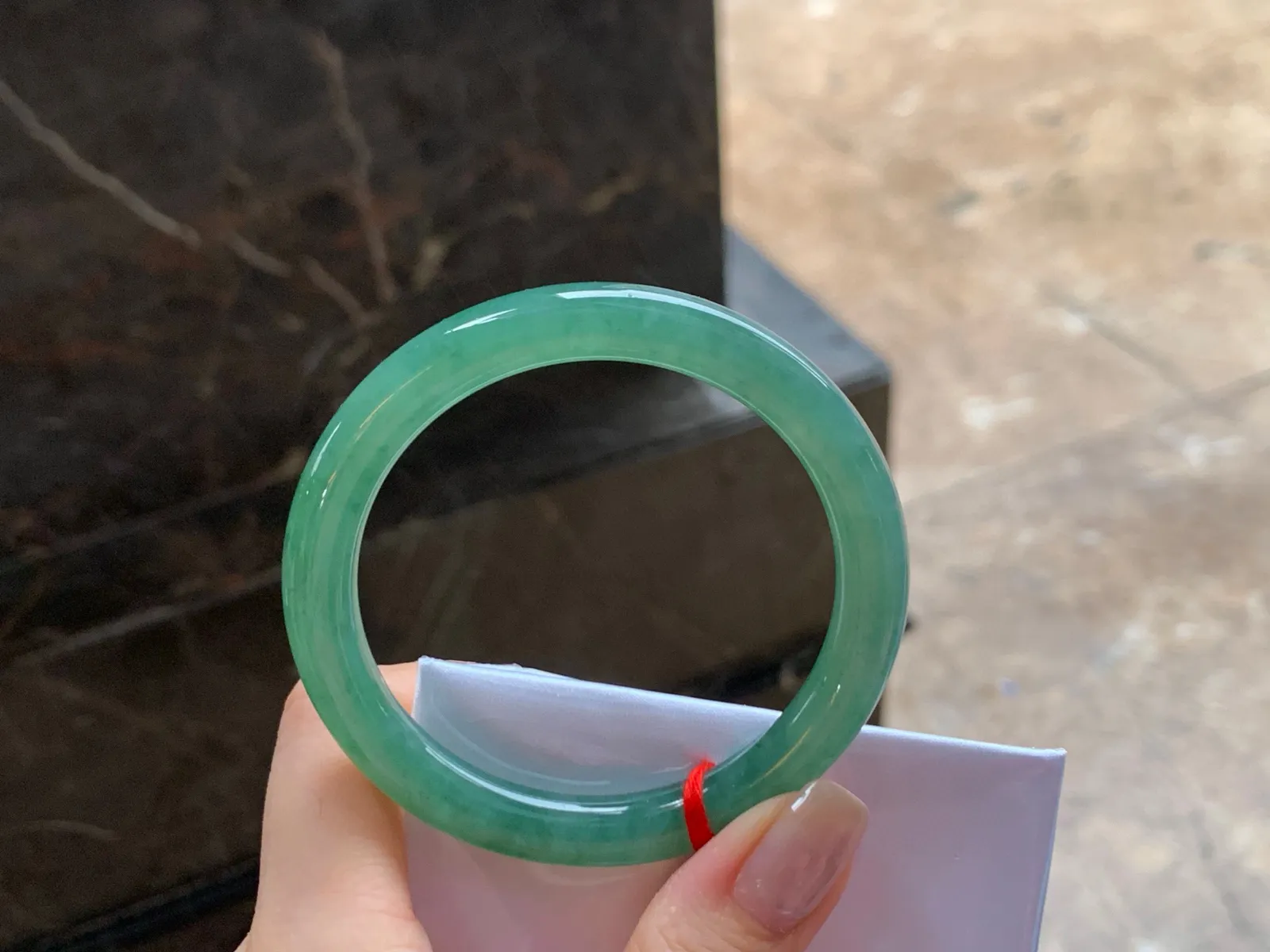 冰细圆条手镯
底色漂亮 52.6/7.4/8mm
