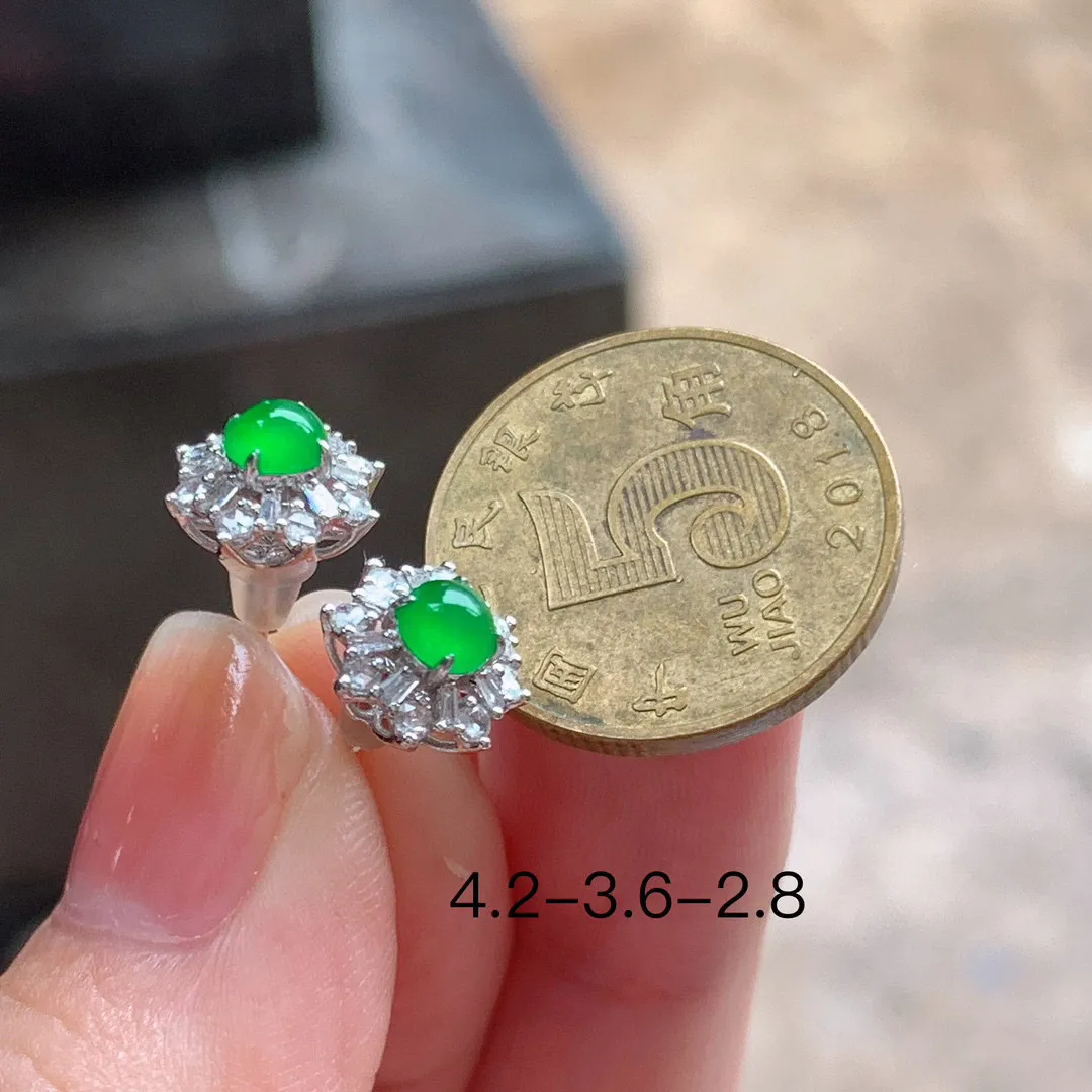 18k金镶钻·冰阳绿耳钉